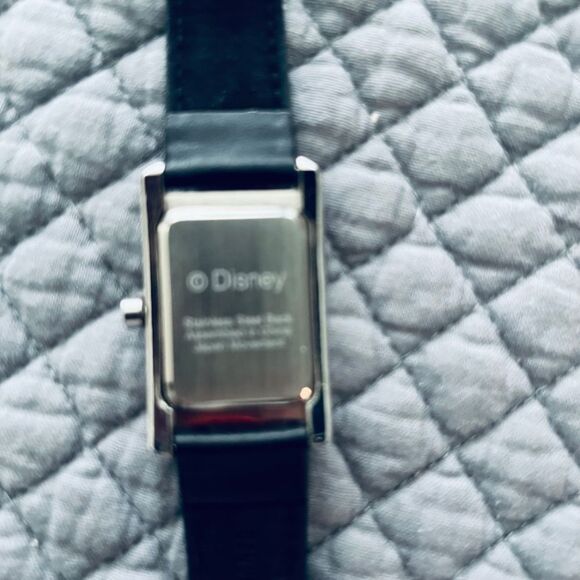 Disney Vintage Mickey Mouse USA Flag Watch - Working! New Battery 12/11/24 EUC - Picture 5 of 7